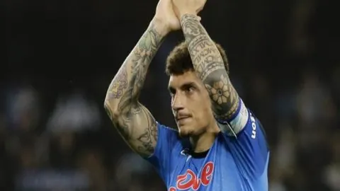 曼联即将挑战维拉9连胜金身，四大战将阿玛德、姆伯莫领衔缺席，激战一触即发！